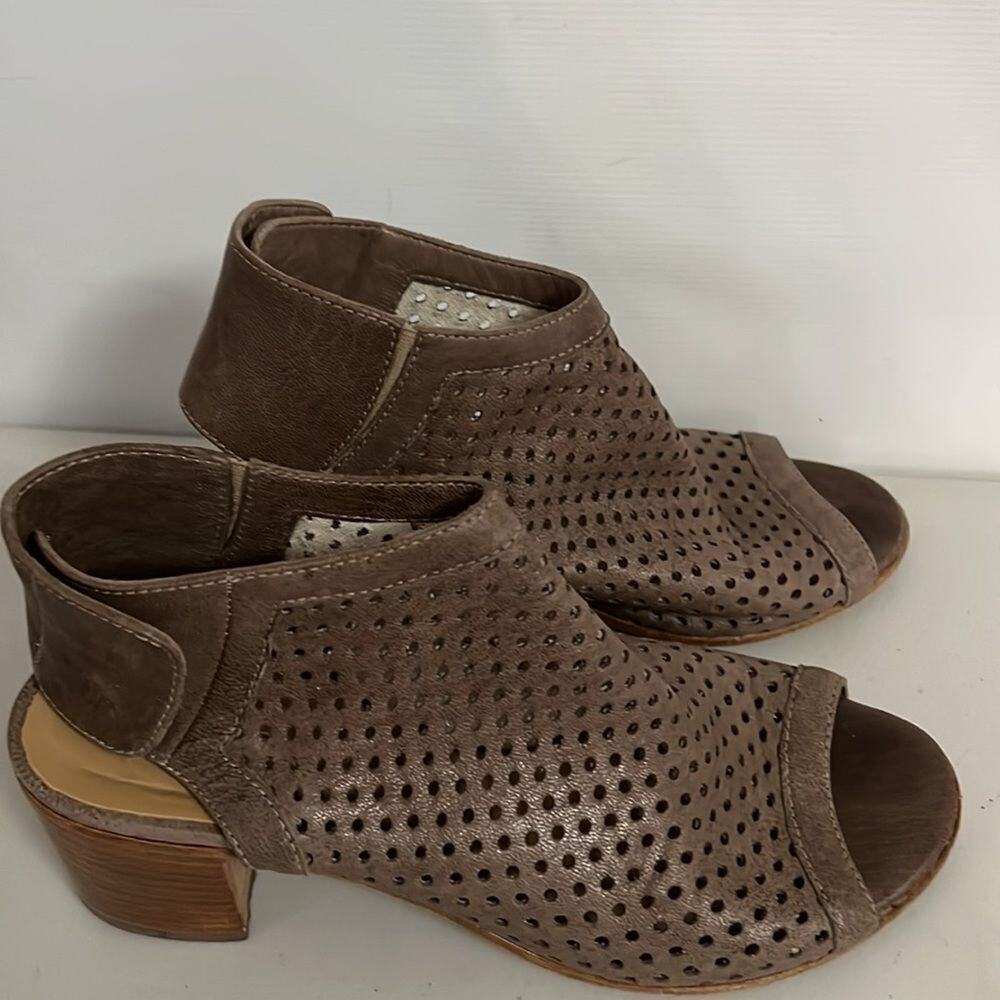 275 CENTRAL PERFORATED BOOTIE TAUPE LEATHER PEEK‎ TOE SANDALS SIZE 37 - Picture 3 of 7